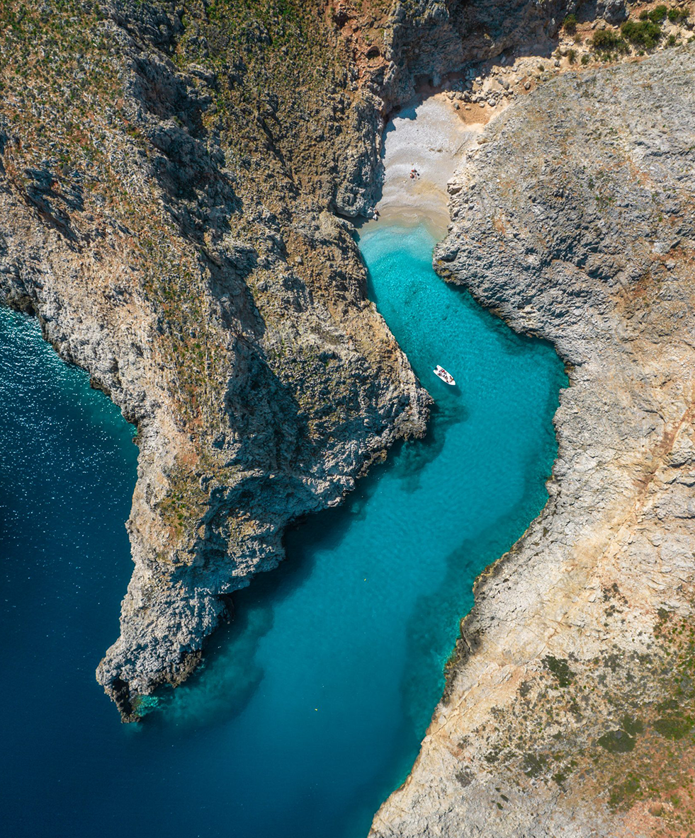 Εκδρομή με σκάφος στο νησί Μαράθι - Άσπρα - Σεϊτάν Λιμάνια - Καμάρες - Καθολικό - παραλία Ζορμπάς